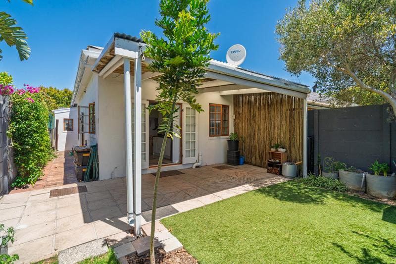 2 Bedroom Property for Sale in Harfield Village Western Cape